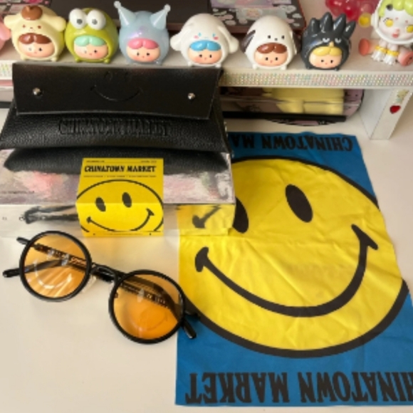 Chinatown Market x Akila Smiley Sunglasses 🛑Limited Edition Sealed 🛑 - Picture 4 of 4